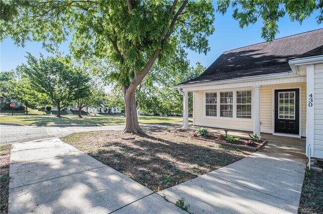 Foto del edificio - 430 Fairlawn Dr