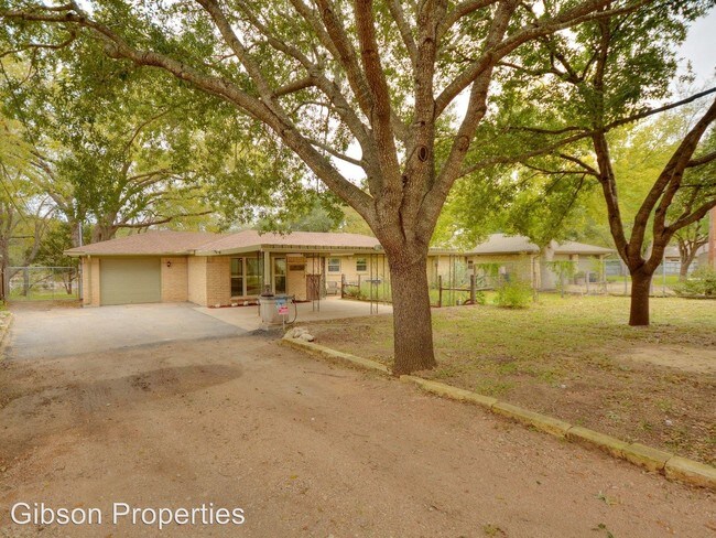 Building Photo - 204 Blanco Dr