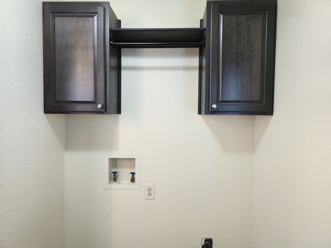 Building Photo - Chapel Road Area Duplex