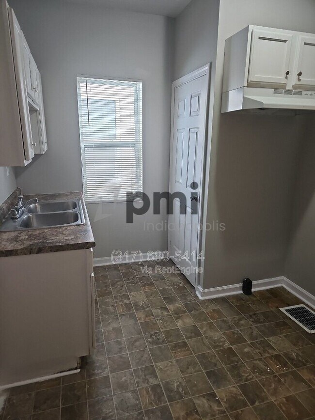 Photo - 114 Adler St Townhome