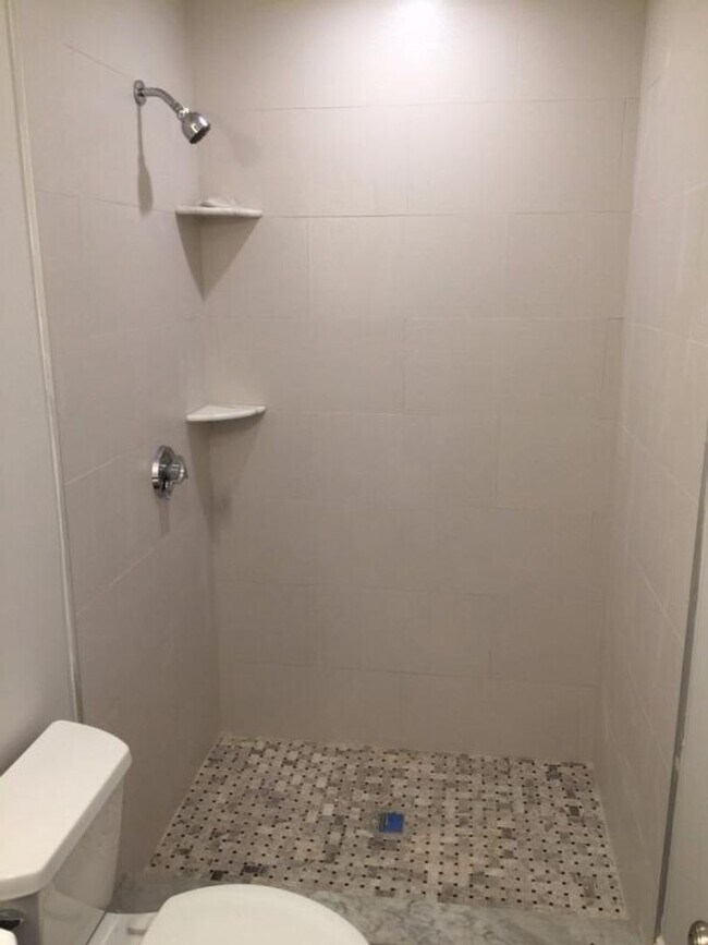 Building Photo - 3bed 4bath in Newton available in 9/1