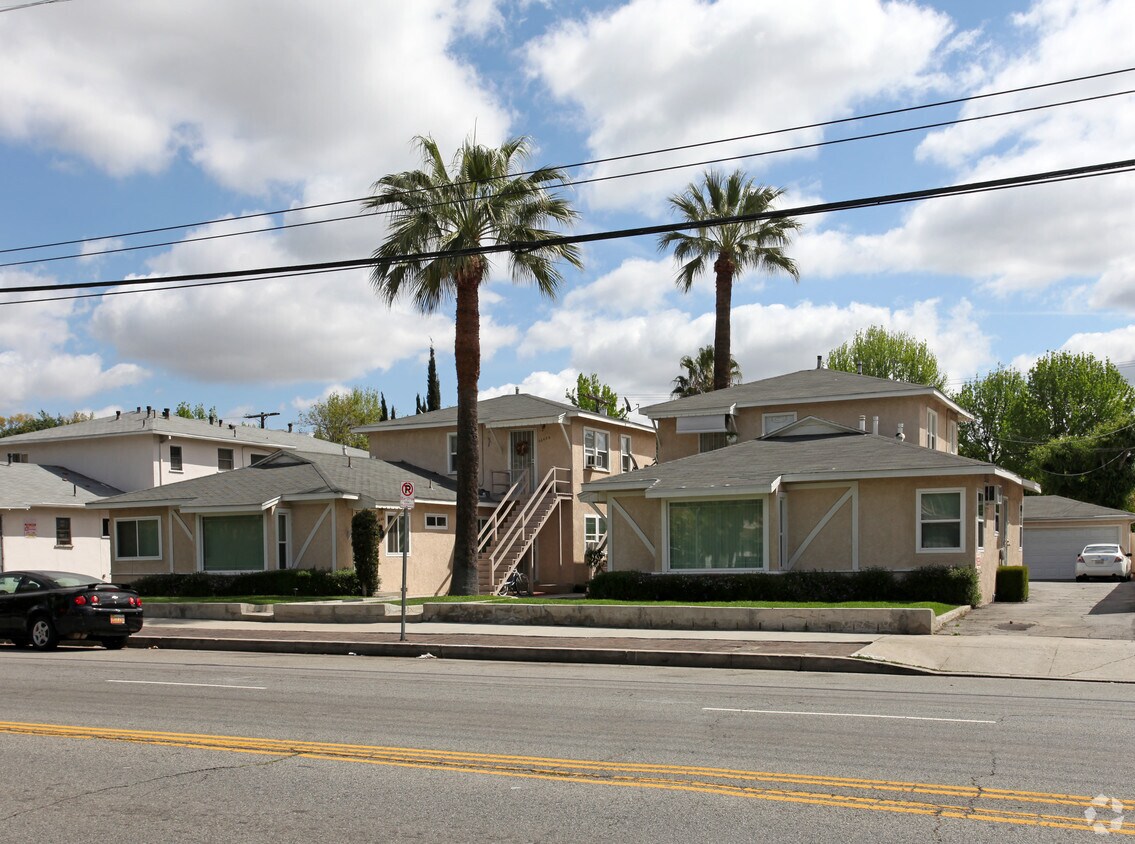 Primary Photo - 5644-5648 Kester Ave