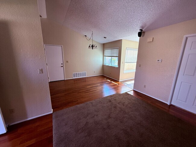 Foto del edificio - 42947 Lemonwood Dr