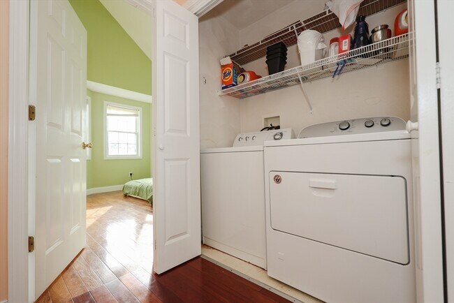 Building Photo - 117 Manchester St