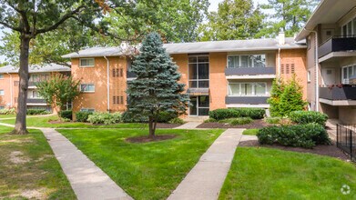 Building Photo - Laurel Pines