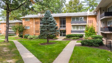 Building Photo - Laurel Pines