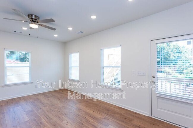 Building Photo - 2800 Mango Cir NW