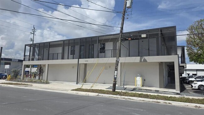 Foto del edificio - PRIVATE TWO BEDROOM – BOUTIQUE 8-UNIT COMM...