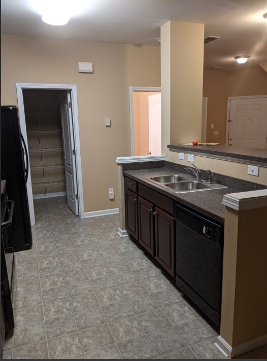 Foto del edificio - 897 Ivydale Ln SW
