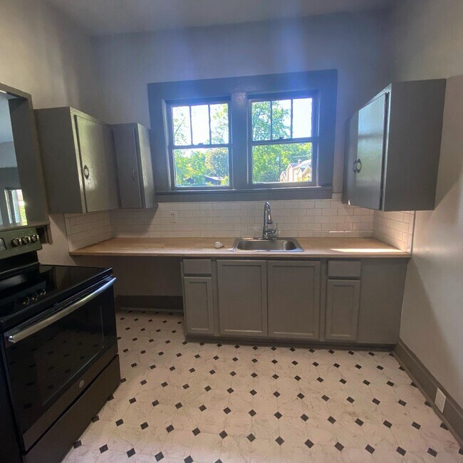 Building Photo - 129 57th St S