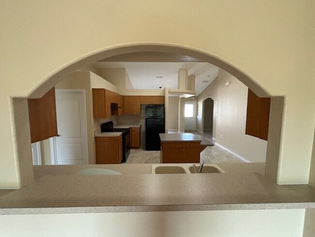 Building Photo - 14136 Spring Hill Dr