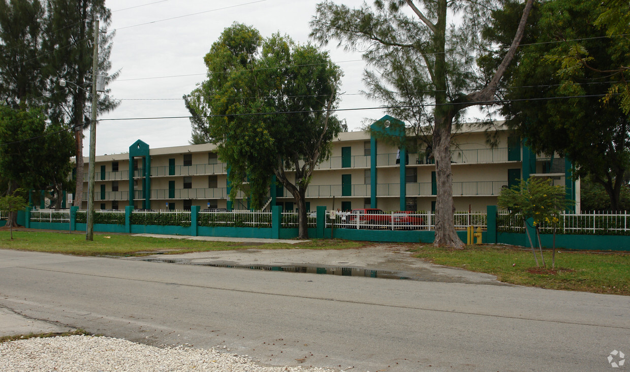 Primary Photo - Blue Lake Village Apartments