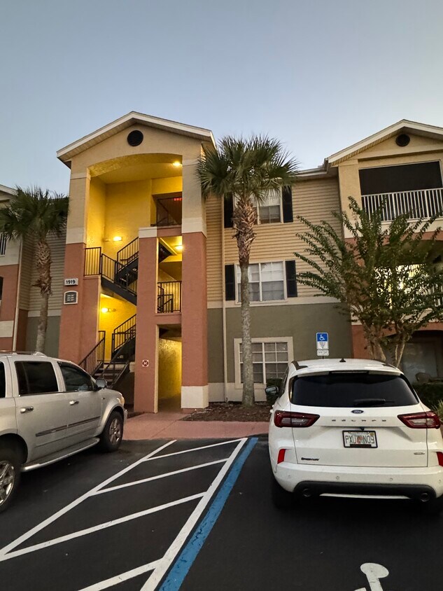 Primary Photo - 1919 Summer Club Dr