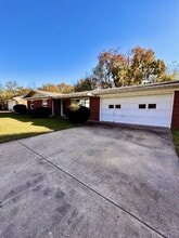 Building Photo - 209 Sanders Ave