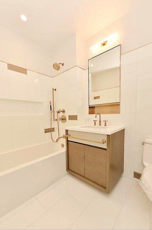 Building Photo - 305 E 51st St