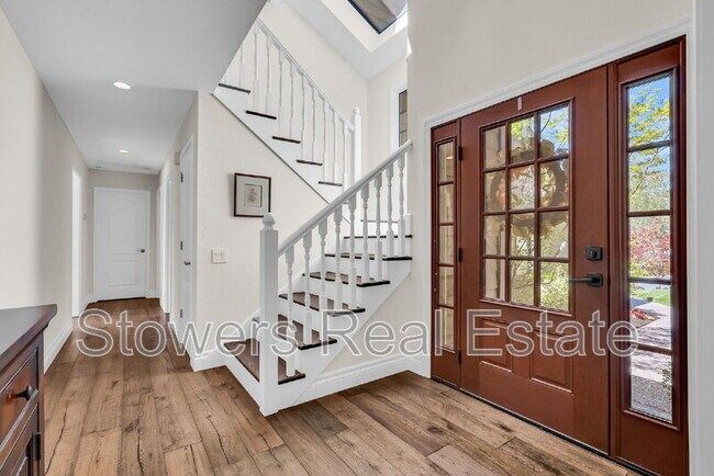 Building Photo - 325 Paraiso Dr