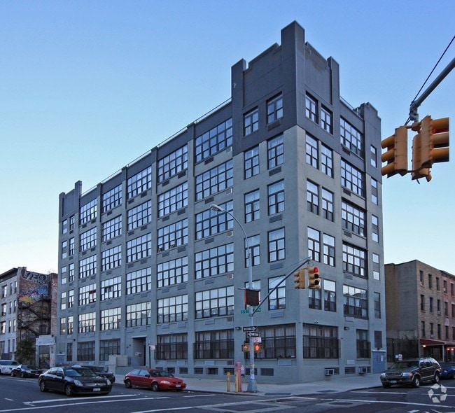 Building Photo - 808 Driggs Ave