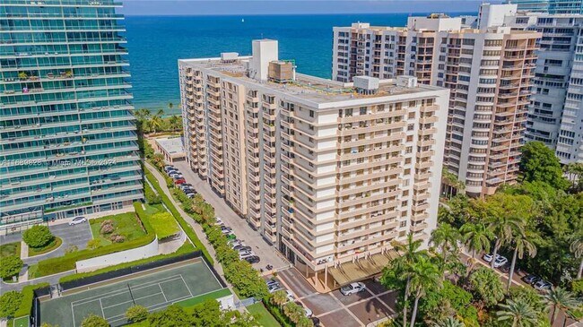 Foto del edificio - 10185 Collins Ave
