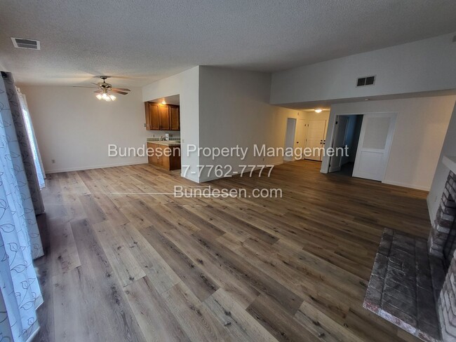 Building Photo - Spacious 3 bedroom, 2 bath~3316 Hoen Avenu...