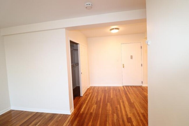 Building Photo - 2 bedroom in ELMHURST NY 11373