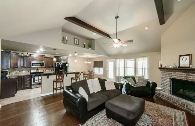 Building Photo - 4 Bedroom Home Available For June Move In!...