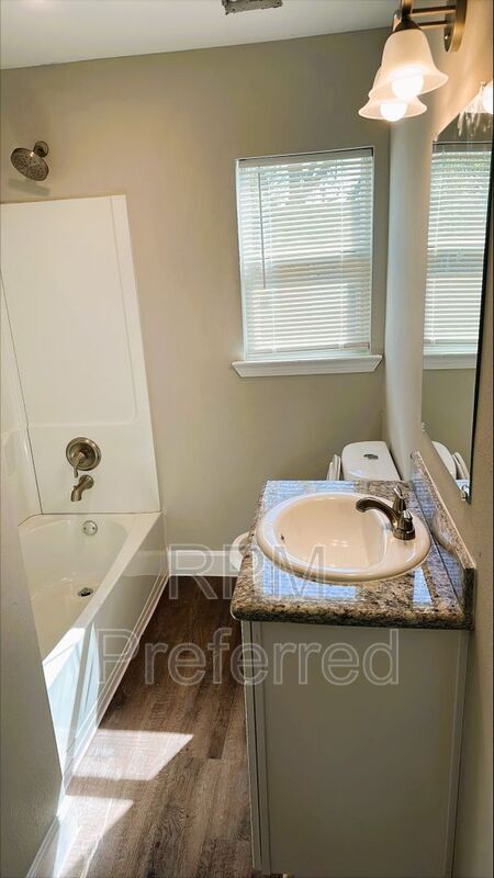 Building Photo - 710E Adoue St