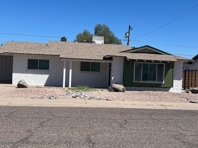 Building Photo - 8608 E Highland Ave