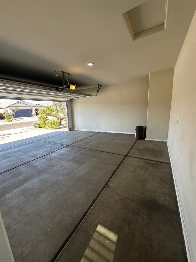 Building Photo - 35288 W San Alvarez Ave