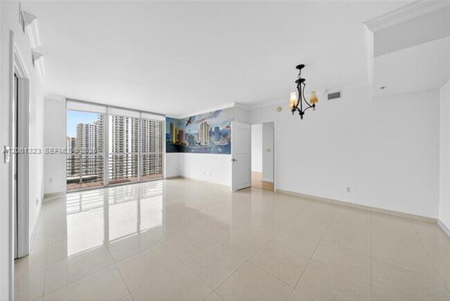 Foto del edificio - 325 S Biscayne Blvd