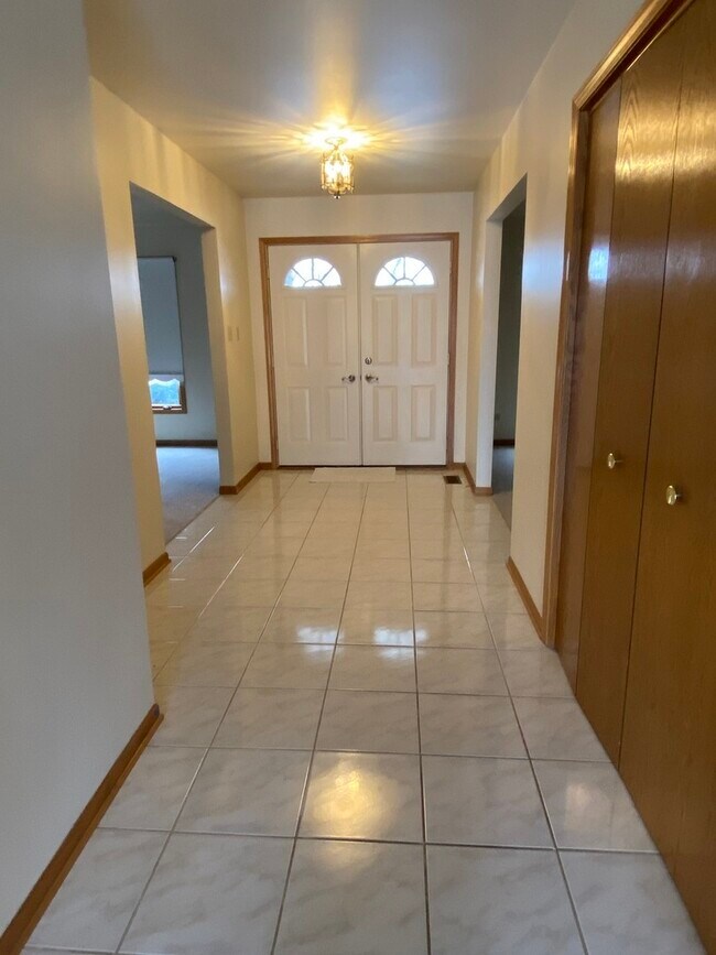 Foto del edificio - 16441 Paw Paw Ave