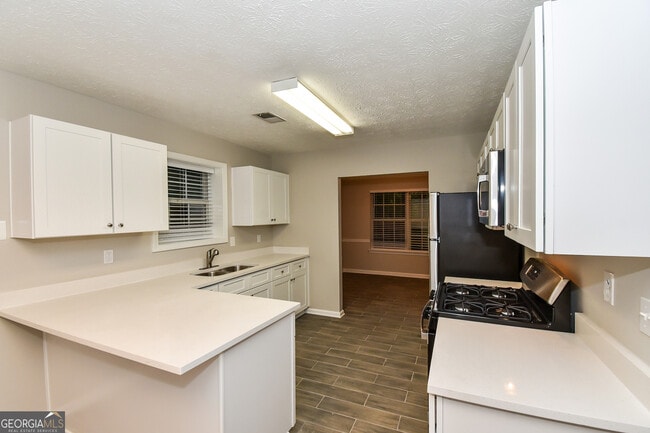 Foto del edificio - 1311 Ambercrest Way
