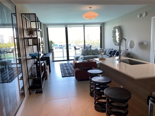 Foto del edificio - 10201 E Bay Harbor Dr