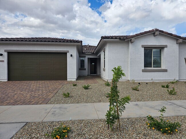 Building Photo - BEAUTIFUL NEW HOME 5 BEDROOMS 3 BATHS!