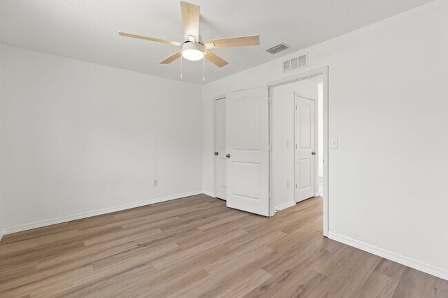 Foto del edificio - 8331 Silverbell Loop