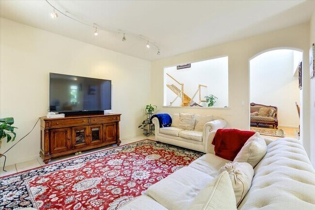 Foto del edificio - 4 bed/2.5 bath Single Family Home in Cuper...