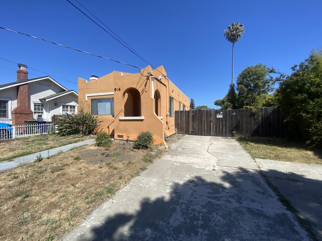 Building Photo - 914 Alice Ave