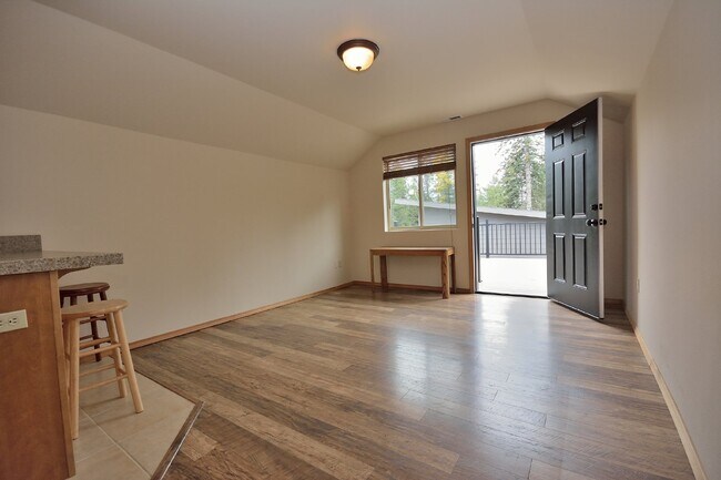 Building Photo - Charming Gypsy Bay ADU in North Idaho