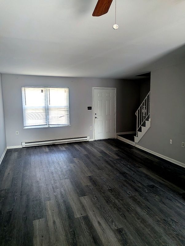 Foto del edificio - 2825 Rhonda Ln