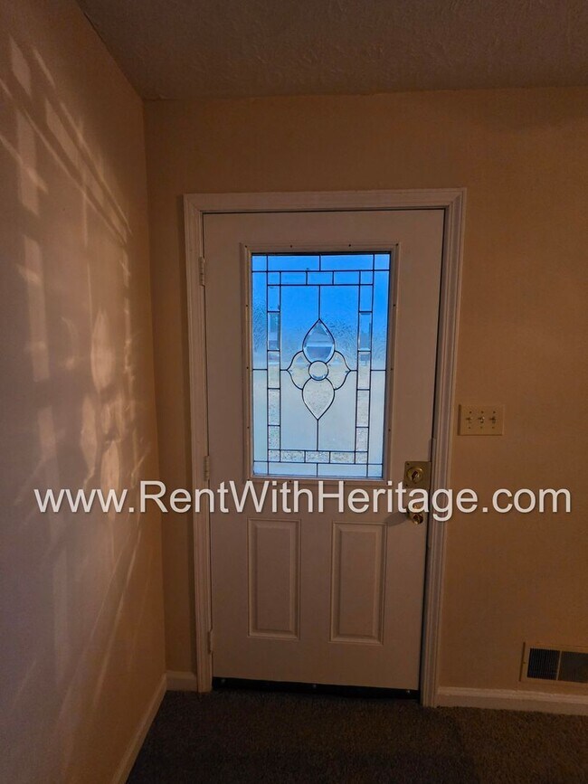 Foto del edificio - GREAT NEWS! 3 BEDROOM/ 2 BATH HOME WITH PARTIAL FINISHED BASEMENT