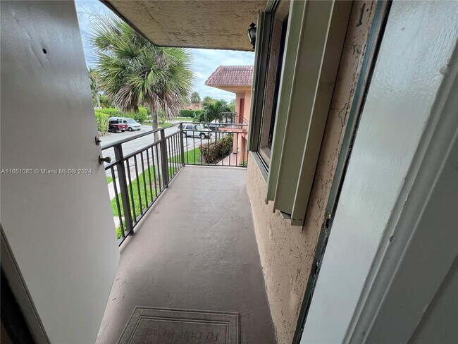 Building Photo - 209 Lakeview Dr