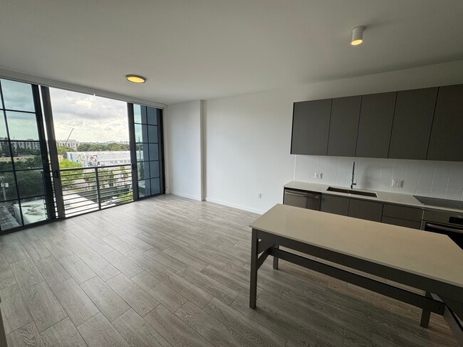 Foto del edificio - 111 NW 27th St