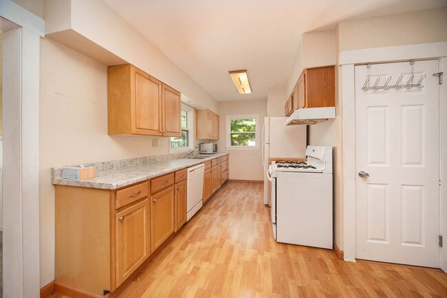 Building Photo - 52 S 28th St