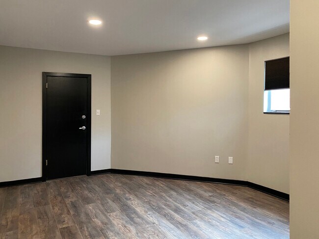 Tin Top 1 - Bedroom - 2416 E Carson St