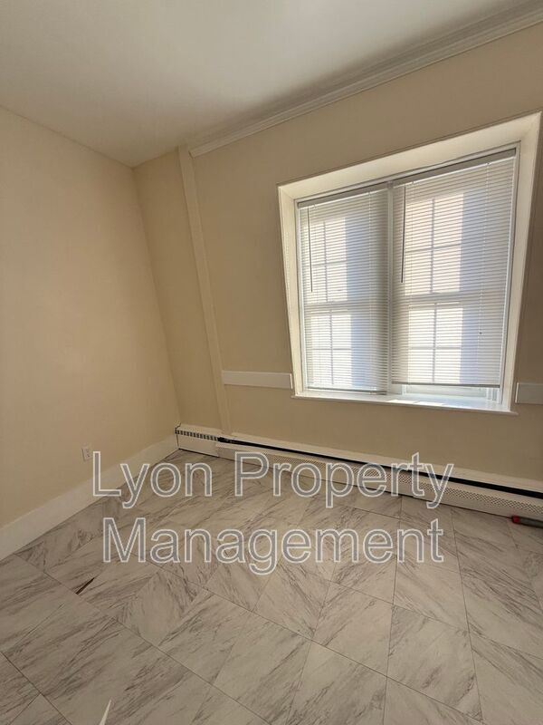 Building Photo - 507 Blackstone St