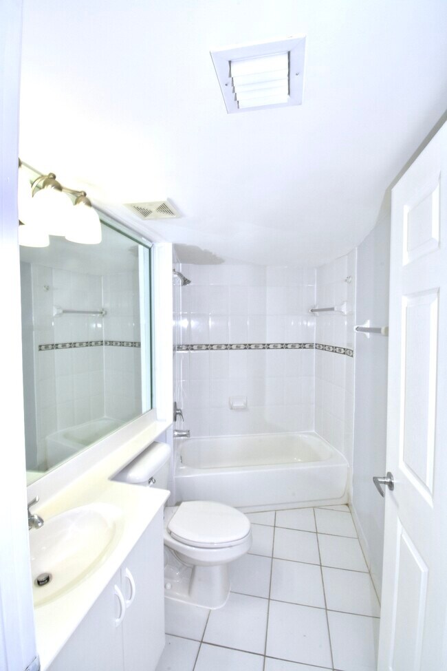 Foto del edificio - 2475 NW 16th Street Rd