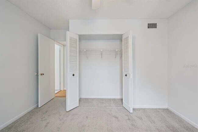 Foto del edificio - 8215 Sun Spring Cir