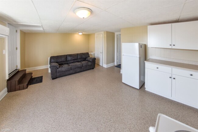 Building Photo - 1 br, 1 bath  - 1043 N Duke St 3rd Floor