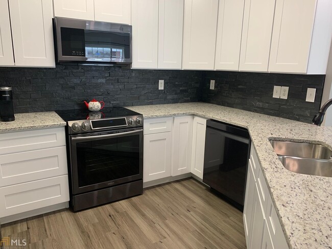 Foto del edificio - 5020 Woodland Ln