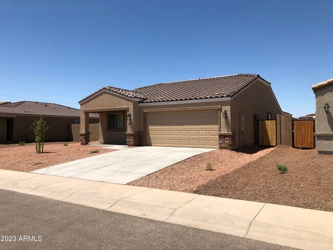 Foto del edificio - 25440 W Yanez Ave