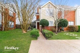 Building Photo - 700 Walnut Woods Cove S